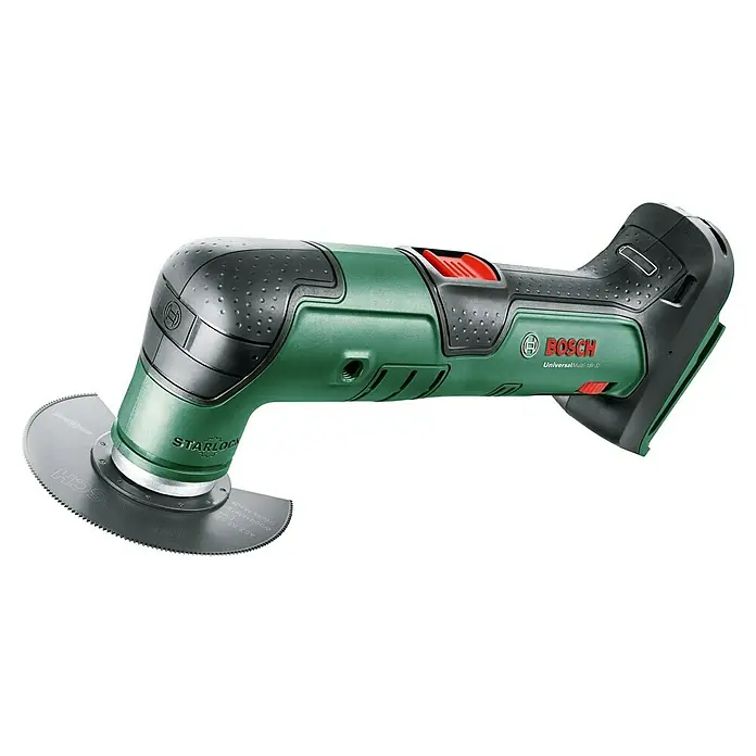 Bosch Power for All 18V Akku-Multifunktionswerkzeug UniversalMulti 18V-32 - 18 V, Ohne Akku - Nahaufnahme eines Bosch UniversalMulti 18V-57 Akku-Multifunktionswerkzeugs mit montiertem Sägeblatt vor schwarzem Hintergrund.