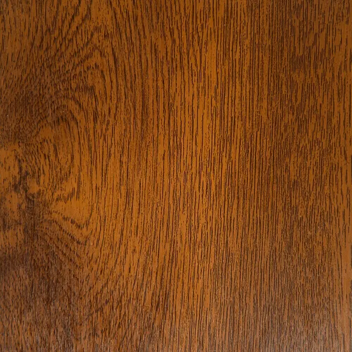 Splendoor Oberflächenmuster - Passend für: Splendoor Haustüren Thermodoor PLUS Golden Oak - Detailaufnahme einer polierten Holzoberfläche mit deutlich sichtbarer Maserung, die dem Holz Wärme und Charakter verleiht.