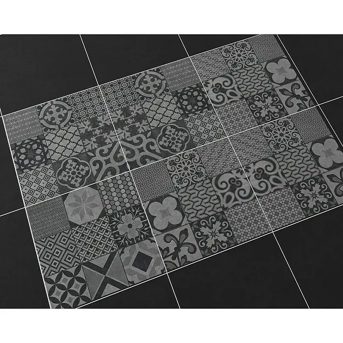 Ambiente by Palazzo Feinsteinzeugfliese Vintage60 x 60 cm, Schwarz, Matt - Detailaufnahme von dekorativen Bodenfliesen in verschiedenen Grautönen und Mustern, die ein elegantes und stilvolles Designelement darstellen.