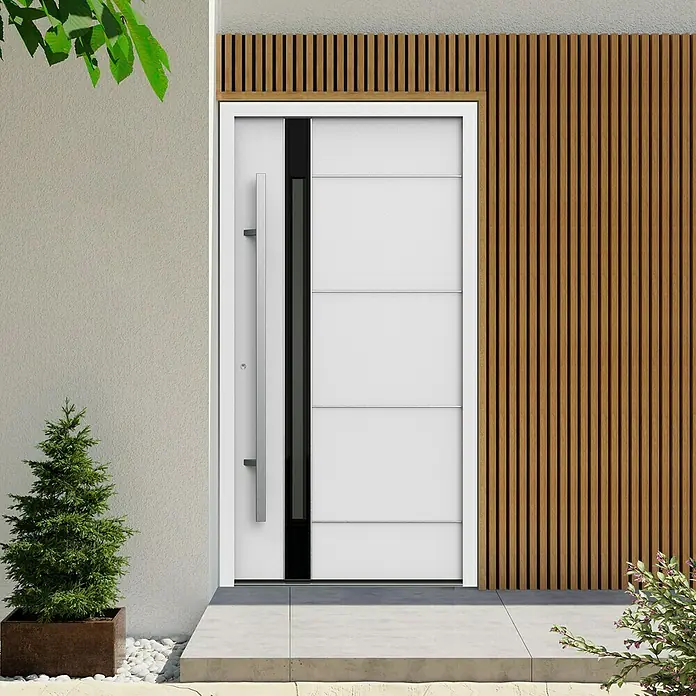 Gerda Haustür Thermo Prime 75 Rodan - 100 cm x 210 mm, DIN Anschlag: Links, Weiß, Details in Edelstahl - Das Bild zeigt eine moderne Haustür in Weiß mit einem senkrechten schwarzen Akzent und einem langen, schlanken Griff an einer hellen Fassade.