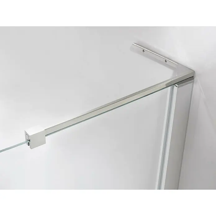 GME Perfil angular Minimal Screen, Open y Glass - L x An: 20 x 40 cm, Plata brillo - Primer plano de una cabina de ducha con vidrio transparente y herrajes cromados, que muestra un diseño de baño moderno y elegante.