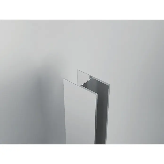 GME Perfil de conexión Open - Altura: 195 cm, Plata brillo - Primer plano de un perfil en U plateado sobre un fondo neutro, ideal para aplicaciones arquitectónicas o proyectos de diseño.