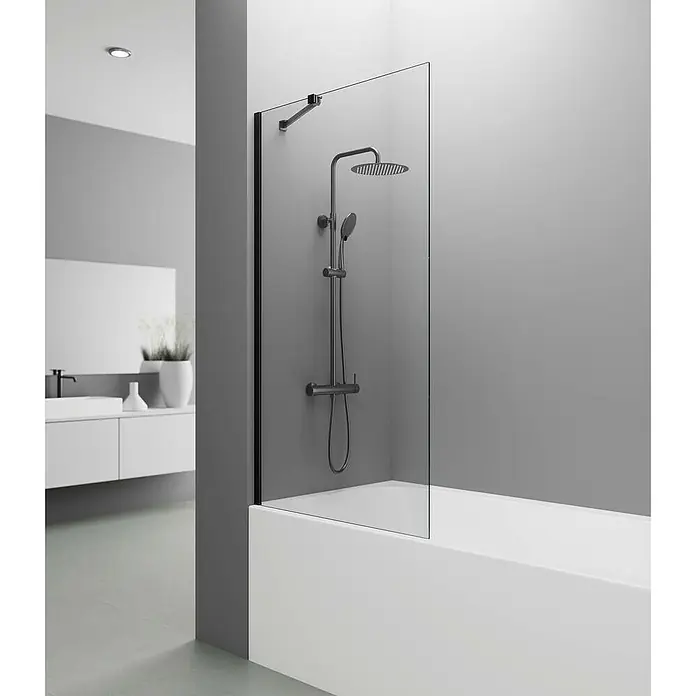 GME Mampara para bañera + brazo Screen - An x Al: 85 x 150 cm, Negro, Vidrio transparente - Imagen de una bañera moderna con una mampara de ducha de vidrio y un elegante grifo de ducha en un baño minimalista.