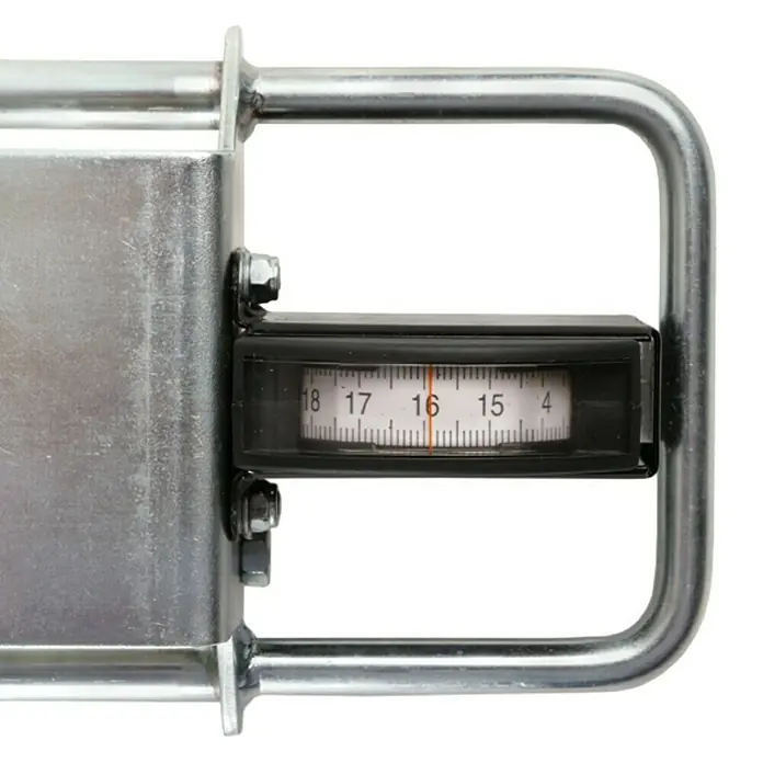 Berg Handfliesenschneider BTC 640 - Max. Schnittlänge: 640 mm, Max. Fliesenstärke: 20 mm - Nahaufnahme einer Drehmomentanzeige an einem Metallrahmen. Die Anzeige zeigt einen Wert zwischen 15 und 16 an.