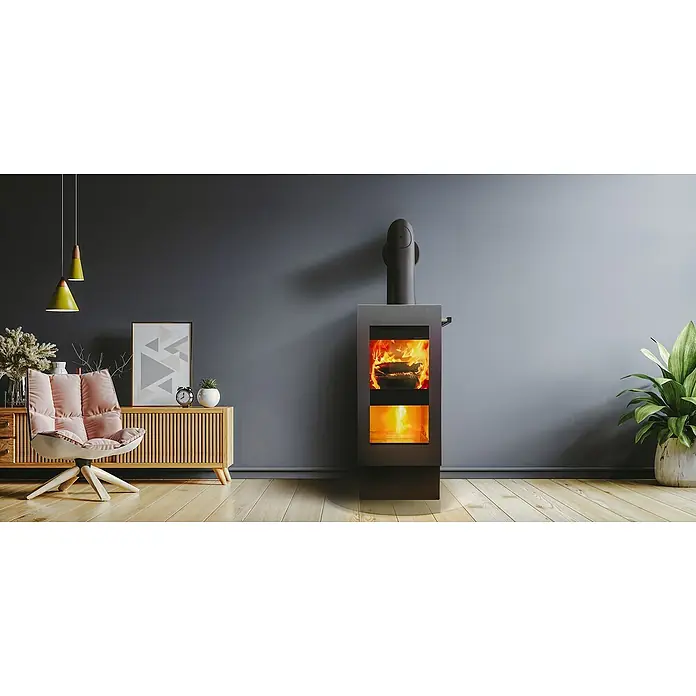 xeoos Kaminofen Patagonia X5 - 5 kW, Raumheizvermögen: 20 m³ - 70 m³, Farbe Verkleidung: Anthrazit - Gemütliches Ambiente mit einem modernen Kaminofen, der Wärme und Stil in den Raum bringt. Das Feuer sorgt für eine behagliche Atmosphäre.
