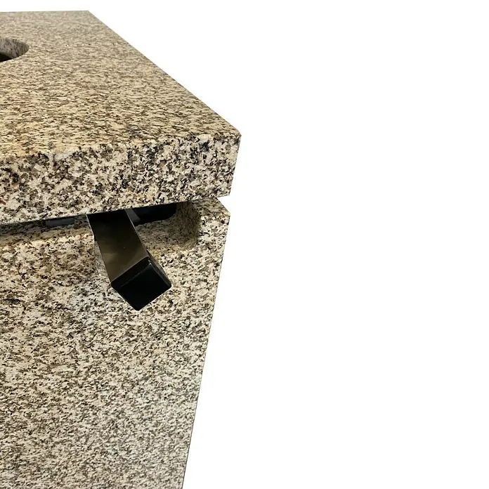 xeoos Kaminofen Patagonia X5 - 5 kW, Raumheizvermögen: 20 m³ - 70 m³, Farbe Verkleidung: Ming Yellow - Ein detailreiches Bild einer Granit-Abfalltonne, das die Textur und die Halterung hervorhebt. Perfekt für hochwertige Außenbereiche.