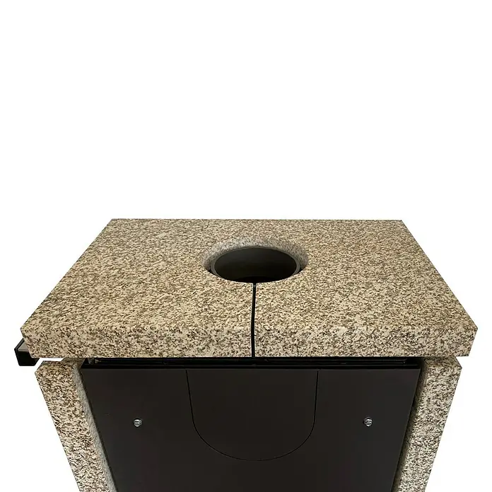 xeoos Kaminofen Patagonia X5 - 5 kW, Raumheizvermögen: 20 m³ - 70 m³, Farbe Verkleidung: Ming Yellow - Nahaufnahme eines stilvollen Abfallbehälters mit Granitplatte und runder Öffnung, ideal für den Außenbereich.