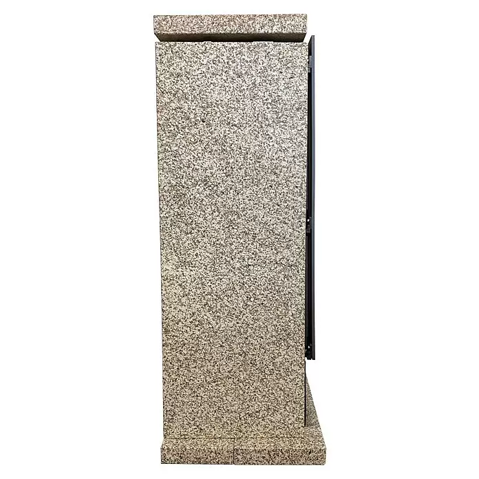 xeoos Kaminofen Patagonia X5 - 5 kW, Raumheizvermögen: 20 m³ - 70 m³, Farbe Verkleidung: Ming Yellow - Seitenansicht einer gesprenkelten beigegrauen Granitplatte mit einem dunklen vertikalen Rahmen rechts.