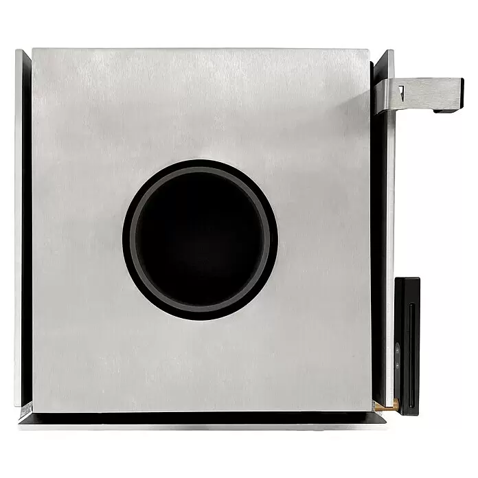 xeoos Kaminofen Patagonia X8 - 8 kW, Raumheizvermögen: 40 m³ - 100 m³, Material Verkleidung: Stahl, Edelstahl - Moderner silber gebürsteter Audio-Lautsprecher mit prominentem schwarzem Treiber und seitlicher Befestigung.
