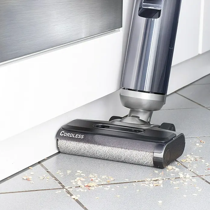 Thomas Akku-Hartbodenreiniger Aqua Floor Cleaner Cordless - 21,6 V - Der Akku-Bodenwischer reinigt mühelos Krümel und Schmutz von Fliesenböden. Das kabellose Design ermöglicht eine flexible Nutzung im ganzen Haus.