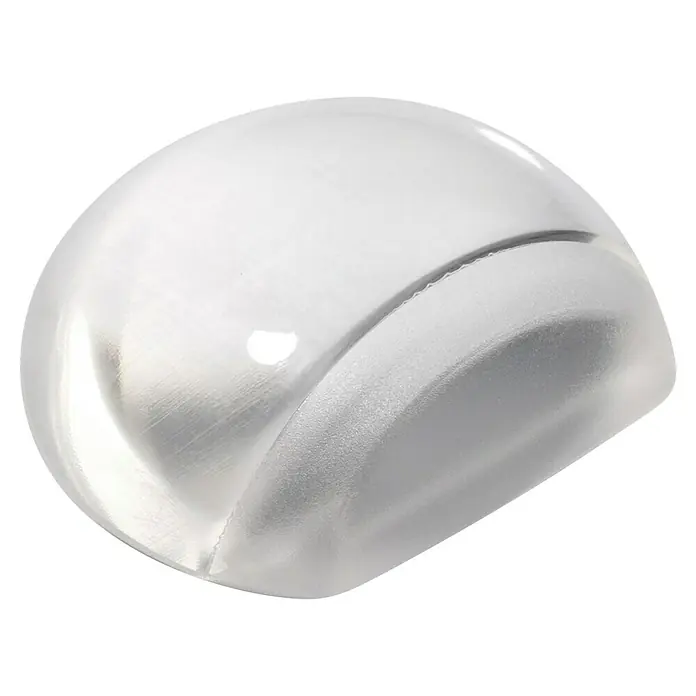 Inofix Tope de puerta 2050 - Caucho macizo, Transparente, 4 ud. - Primer plano de un tope de puerta hemisférico transparente que descansa sobre una superficie negra, reflejando la luz.