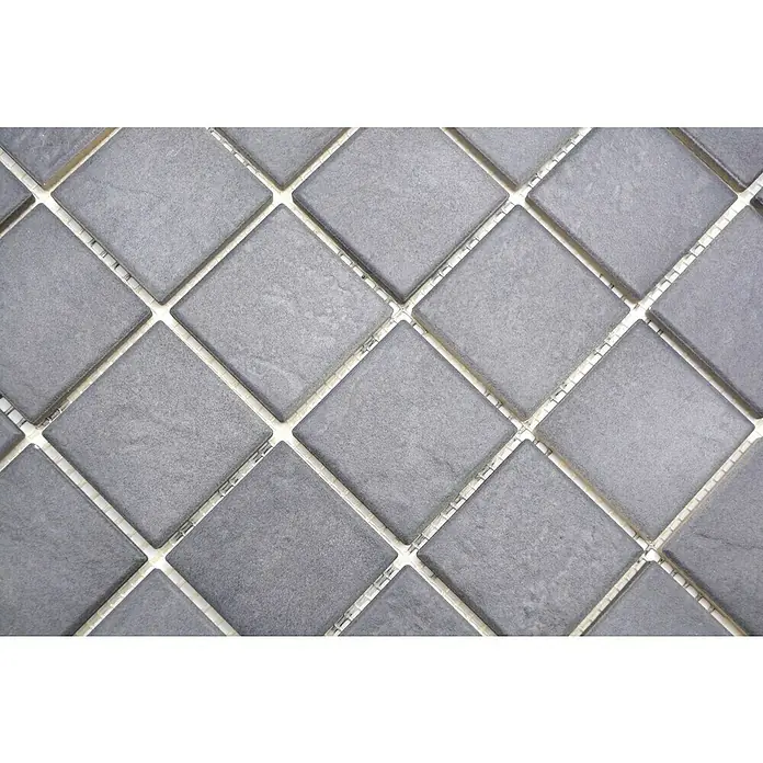 Mosaikfliese JAB 47V549 slate - 29,7 x 29,7 cm, Schiefer, Matt - Nahaufnahme eines Musters aus grauen quadratischen Fliesen, die in einem diagonalen Raster mit hellen Fugenlinien angeordnet sind.