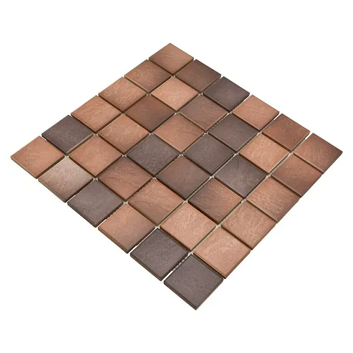 Mosaikfliese JAB 47V546 earth brown - 29,7 x 29,7 cm, Erdbraun, Matt - Nahaufnahme eines Mosaiks aus quadratischen Fliesen in verschiedenen Braun- und Beigetönen.