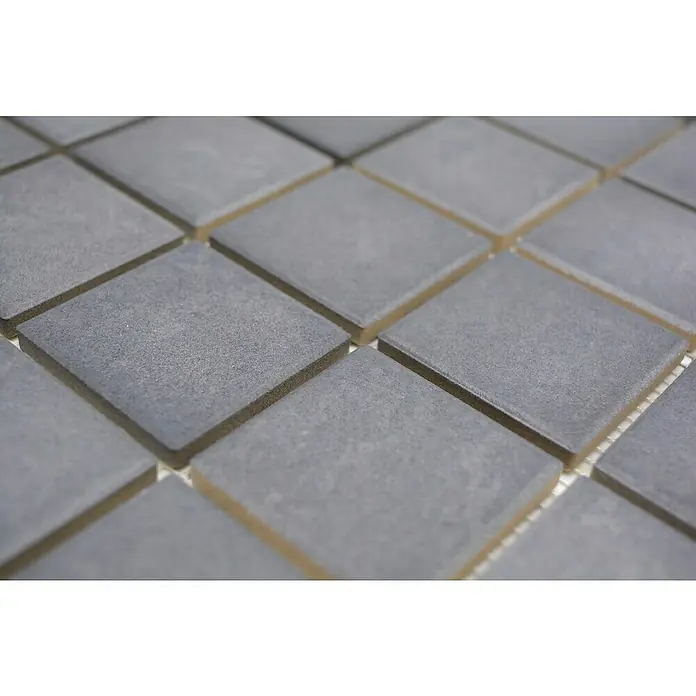 Mosaikfliese JAB 47V549 slate - 29,7 x 29,7 cm, Schiefer, Matt - Nahaufnahme von grauen quadratischen Mosaikfliesen, die ein subtiles und modernes Design für Innenräume bieten.