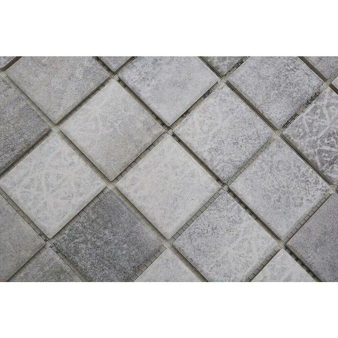 Mosaikfliese JAB 47R201 mix cement - 29,7 x 29,7 cm, Mix Zement, Matt - Nahaufnahme eines Musters aus grauen quadratischen Mosaikfliesen, die auf einem Netz montiert sind, ideal für Bad- oder Küchendekor.
