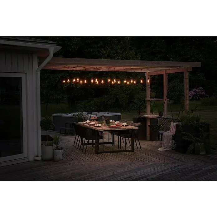 Konstsmide LED-Lichterkette Erweiterungs-Set - Außen, 9,15 cm, Bernstein, Netzbetrieben - Gartenambiente mit beleuchteter Pergola, Esstisch und Whirlpool. Die warmen Glühbirnen schaffen eine gemütliche Atmosphäre im Freien.