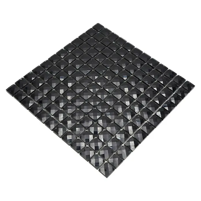 Mosaikfliese Quadrat Crystal Glitzer XCM BL826 - 30 x 30 cm, Schwarz, Glänzend - Nahaufnahme eines quadratischen Mosaiks aus schwarzen Glasfliesen, die ein elegantes und modernes Design für Innenräume bieten.