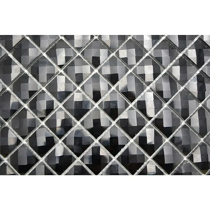 Mosaikfliese Quadrat Crystal Glitzer XCM BL826 - 30 x 30 cm, Schwarz, Glänzend - Detailaufnahme einer stilvollen, gläsernen Mosaikfliese mit einem Schachbrettmuster in Schwarz- und Grautönen, ideal für moderne Innenräume.