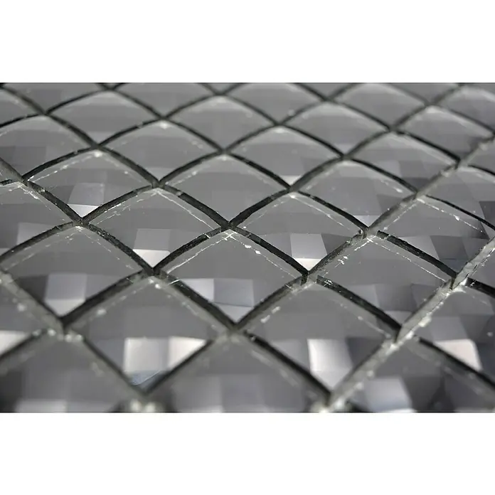 Mosaikfliese Quadrat Crystal Glitzer XCM BL826 - 30 x 30 cm, Schwarz, Glänzend - Nahaufnahme eines Musters aus glänzenden, facettierten Glasmosaiksteinen, die ein modernes und elegantes Design präsentieren.