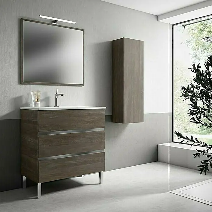 Mueble bajo de lavabo Aisling - L x An x Al: 46 x 60 x 85 cm, Strom - Elegante conjunto de baño con mueble de lavabo de aspecto madera con tres cajones, un armario de pared a juego y un espejo con iluminación.