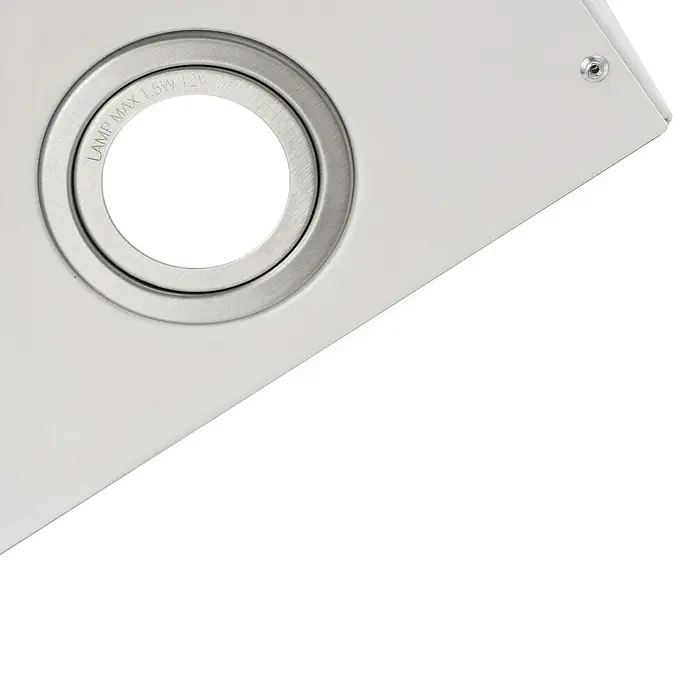Respekta Schräghaube Lora - Breite: 59,5 cm, Max. Gebläseleistung Abluftbetrieb: 490,6 m³/h, Weiß - Detailaufnahme einer Küchenlampe mit Metallgehäuse und runder Lampenöffnung. Maximale Lampenleistung 1,5W, 12V.
