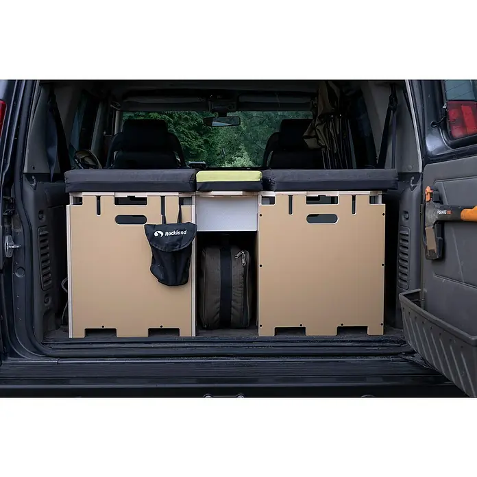 Vojo Camper Ausbau-Set City Break - 18 -tlg., Geeignet für: Transporter - Gepäckraumausbau mit Holzkisten und Auflagen für Camping im Auto. Praktisch verstaut und bereit für das nächste Abenteuer.