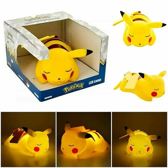Lámpara LED decorativa Pikachu dormido - L x An x Al: 25 x 13 x 20 cm - Lámpara LED Pikachu: Adorable lámpara de Pikachu que proporciona una luz suave y reconfortante, perfecta para fans de Pokémon.