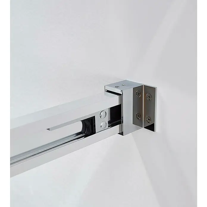 GME Mampara de ducha frontal Basic - L x An x Al: 90 x 160 x 195 cm, Vidrio serigrafiado, Plata brillo - Detalle de una barra de ducha cromada moderna con soporte de pared. El diseño minimalista destaca la construcción elegante de la barra.