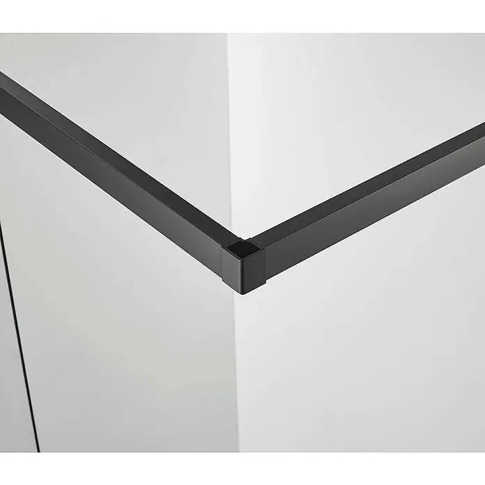 GME Mampara de ducha esquinera Basic Angular - L x An x Al: 100 x 120 x 196 cm, Vidrio transparente, Negro - Vista de esquina de una moderna cabina de ducha en negro mate, destacando el diseño minimalista y líneas limpias.