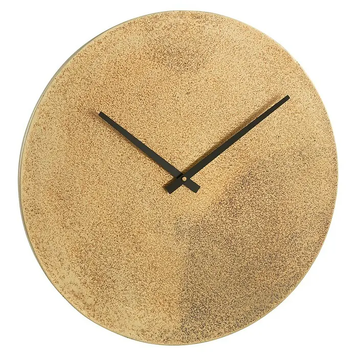 Wanduhr - Durchmesser: 37 cm, Gold - Nahaufnahme einer Wanduhr mit goldenem Zifferblatt und schwarzen Zeigern, die die Zeit anzeigt.