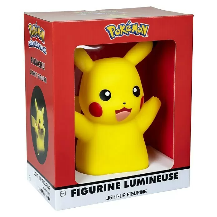 Lámpara LED decorativa Pikachu - L x An x Al: 12,5 x 19 x 25 cm - Figura luminosa de Pikachu amarillo en un empaque de venta rojo y blanco con ventana transparente.