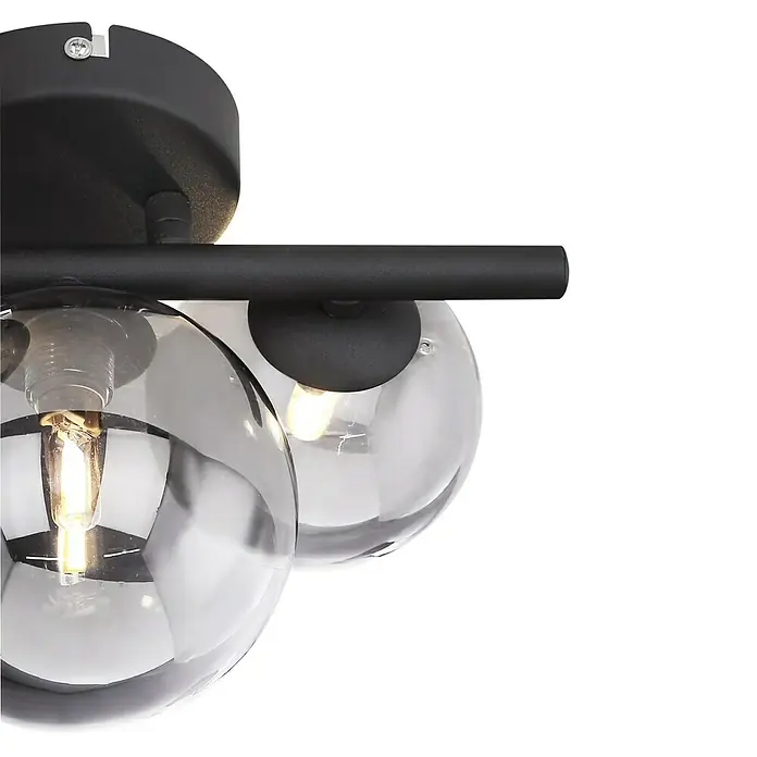Globo Riha LED-Deckenleuchte RIHA - 3,5 W, L x B x H: 28,5 x 23,5 x 20 cm, Schwarz-matt, Warmweiß - Nahaufnahme einer modernen Deckenleuchte mit mehreren Glaskugeln und schwarzen Akzenten.