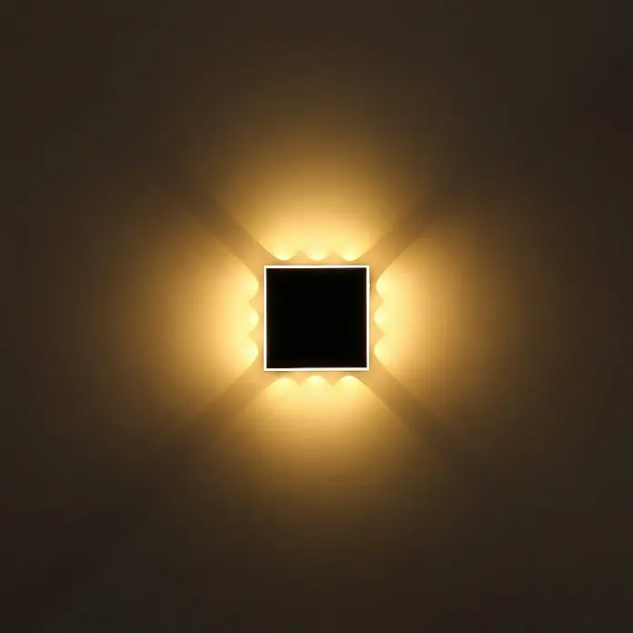 Globo Wandleuchte SAIDY - 12 W, Schwarz-matt, Sonstige - Quadratische Wandleuchte mit warmem Lichteffekt, die eine moderne und elegante Atmosphäre schafft. Perfekt für stilvolle Innenräume.