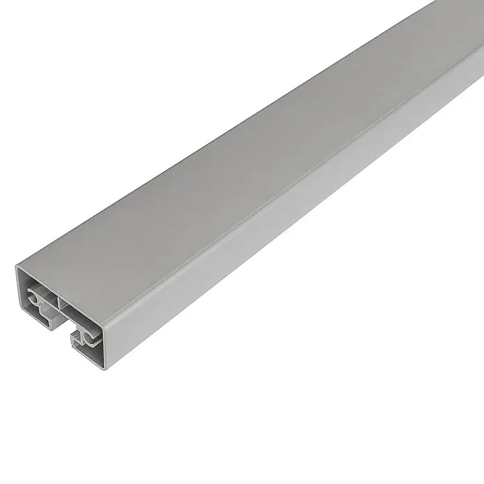 Treba Frewa Handlauf CubeRail B115 - Silber, 200 x 5 x 2,5 cm - Ein graues Aluminiumprofil mit rechteckigem Querschnitt und T-Nut, ideal für Konstruktionen und Montagearbeiten.