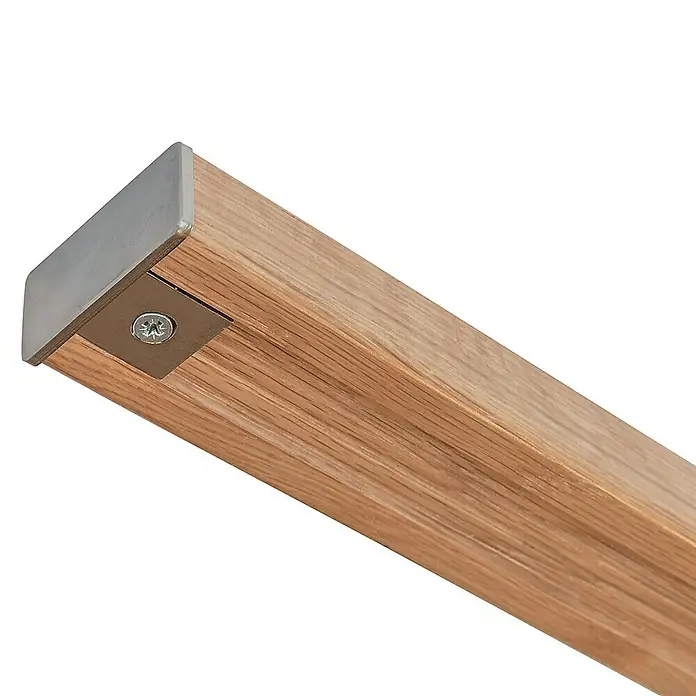 Treba Frewa Endkappe CubeRail B122 - Aluminium, Edelstahloptik, Passend für: CubeRail Handläufe Massivholz - Detailansicht eines hölzernen Treppengeländers mit einer Metallabdeckung und Schraube, die die Konstruktion sichert.