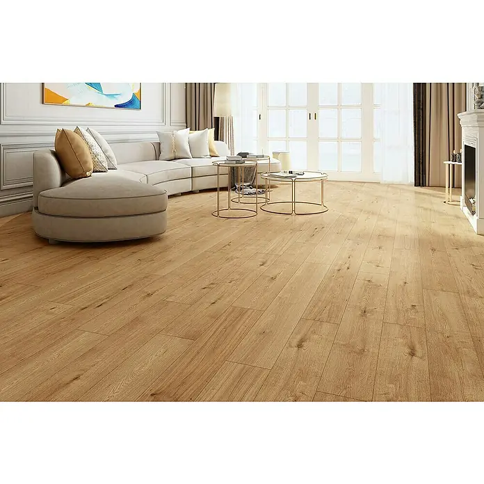 Classen Designboden Pro Nature - Brosna, Landhausdiele, 1.290 x 203 x 4 mm - Elegantes Wohnzimmer mit Holzboden. Der warme Farbton des Bodens harmoniert perfekt mit den Möbeln und schafft eine gemütliche Atmosphäre.