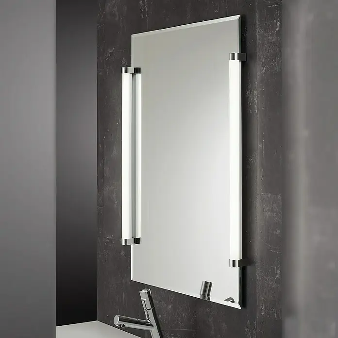 Briloner LED-Spiegelleuchte - L x B x H: 57,2 x 3,2 x 4,3 cm - Ein rechteckiger Spiegel mit integrierten Leuchten, die für eine moderne Badezimmerbeleuchtung sorgen.