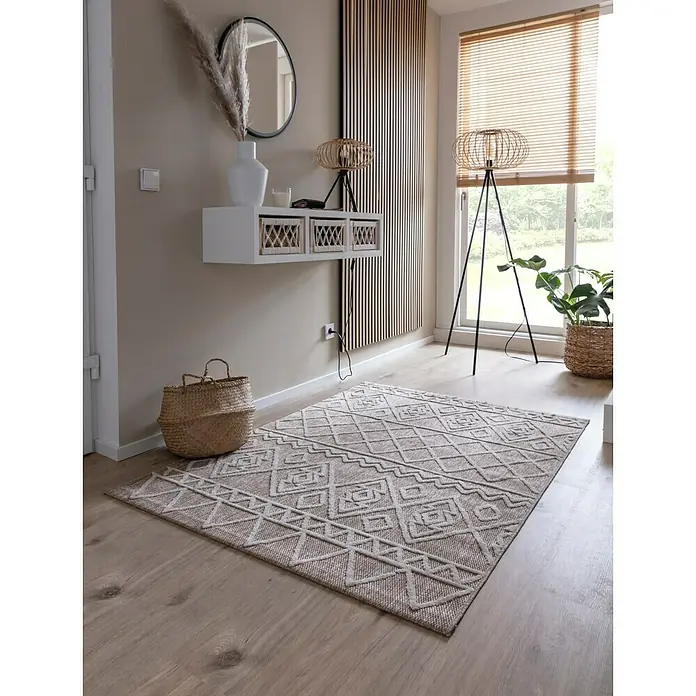 Jalousie Bambus - B x H: 75 x 240 cm, Natur, Holz - Beige gemusterter Teppich im Raum. Der Teppich hat ein geometrisches Design mit erhöhten Texturen.