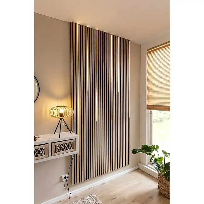 swingcolor Farbtester SIMPLY Wohnraumfarbe - Greige - Nr. 07, Matt, 50 ml - Einrichtungsidee mit einer Akustikpaneel-Wand mit dekorativer Beleuchtung, die eine elegante Atmosphäre schafft.