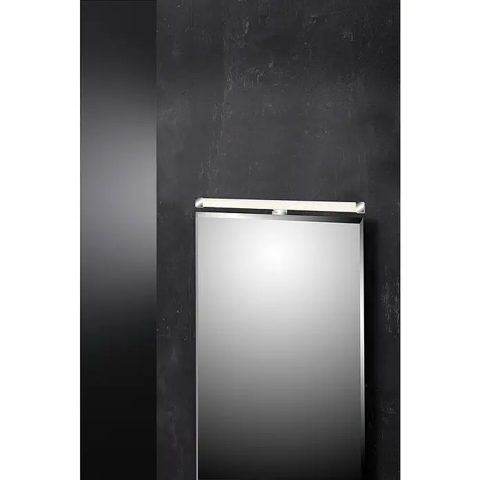 Briloner LED-Spiegelleuchte REPENS - 10 W, L x B x H: 52,5 x 10,3 x 4 cm, Chrom, Neutralweiß - Elegantes Spiegelschrank mit integrierter Beleuchtung, ideal für modernes Badezimmerdesign. Der Spiegel reflektiert hell und klar.
