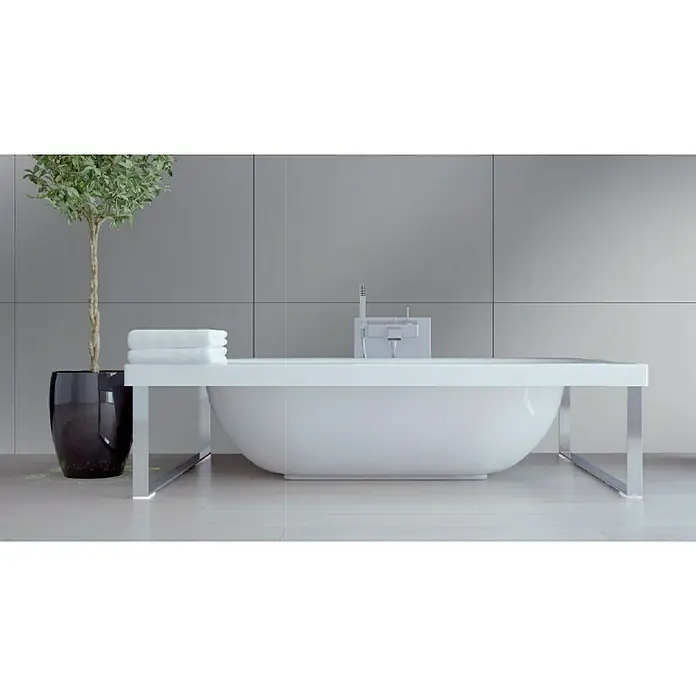 Panel de aluminio y composite Champagne - 120 cm x 80 cm x 3 mm, Composite, Champán - Elegante bañera exenta con diseño minimalista, complementada con elegantes accesorios y toallas, junto a una planta de interior decorativa.