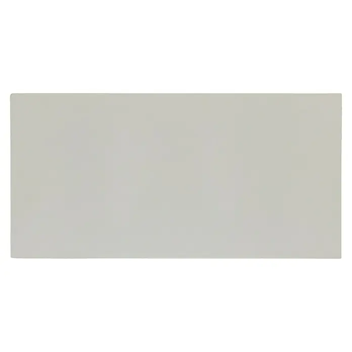 Regalux Fachboden - L x B: 50 x 100 cm, Pulverbeschichtet - Ein detailreiches Bild einer schlichten, grauen Arbeitsplatte, perfekt für moderne Küchen und Büros. Ihre glatte Oberfläche verspricht leichte Reinigung.