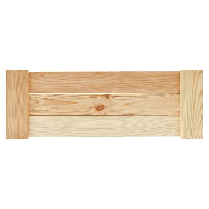Regalux Regalsystem Heavy Regalboden - L x B: 80 x 28,2 cm, Holz - Nahaufnahme einer Holzkiste mit hellen Holzpaneelen und rustikalen Akzenten, ideal für Gartenprojekte oder zur Aufbewahrung im Haus.