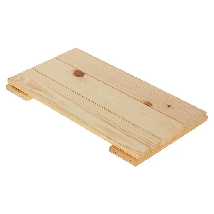 Regalux Regalsystem Heavy Regalboden - L x B: 50 x 28,2 cm, Holz - Nahaufnahme einer Holzpalette aus hellem Kiefernholz mit sichtbarer Maserung und Knoten. Ideal für DIY-Projekte und Möbelbau.