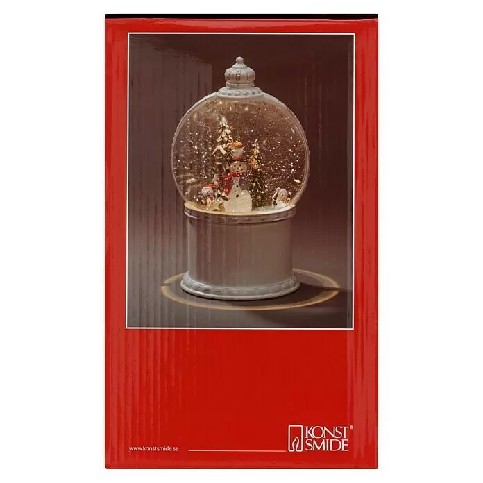 Konstsmide LED-Schneelaterne Schneemann mit Baum - Innen, Altweiß, 12,5 x 12,5 x 21 cm, Schneemann mit Christbaum, Batteriebetrieben - Dekorativer Schneekugel mit festlicher Winterszene, inklusive Schneemann, Weihnachtsbäumen und fallendem Glitzer, auf hellem Sockel.