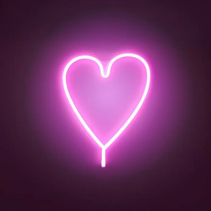 Just Light LED-Dekoleuchte Neon Herz - Neon Herz, L x B x H: 8,5 x 29,5 x 24 cm, Netzbetrieben - Leuchtendes Herz-Symbol. Ein neonrosa Herz vor einem dunklen Hintergrund, das Liebe und Wärme ausstrahlt. Romantisches Design für Valentinstag und mehr.