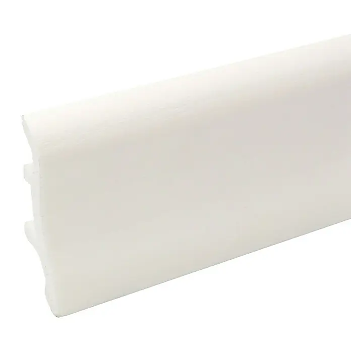 Döllken Sockelleiste Classic 50 - 250 cm x 22 mm x 50 mm, Weiß - Detailaufnahme einer weißen Fußleiste, die sich ideal für die stilvolle Gestaltung von Innenräumen eignet.\n