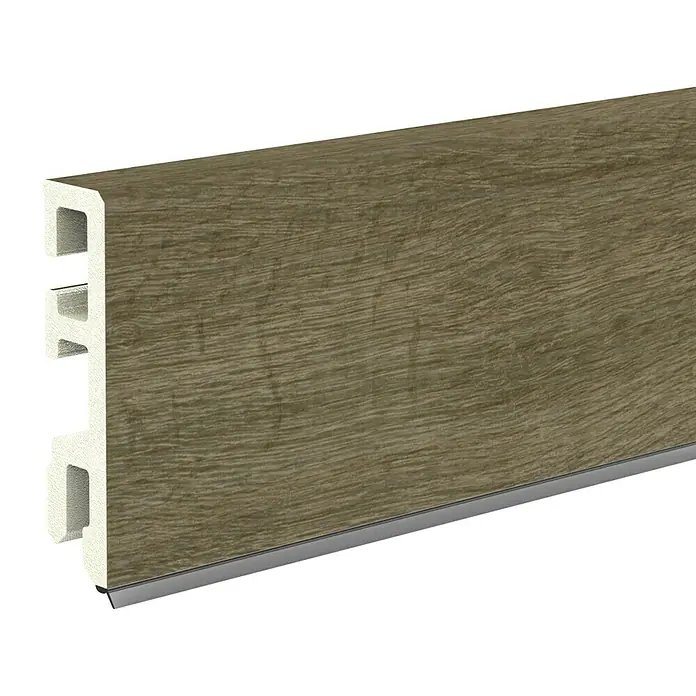 Döllken Sockelleiste Cubica 60 SK - 250 cm x 14 mm x 60 mm, Hartschaum, Eiche Moorland - Nahaufnahme einer Sockelleiste in Holzoptik mit Clip-System für eine einfache und schnelle Montage, ideal für moderne Innenräume.