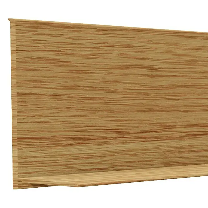 Döllken Sockelleiste SK - 10 m x 15 mm x 50 mm, Eiche - Nahaufnahme einer Sockelleiste aus Holz, die die Maserung und die Textur des Materials hervorhebt. Ideal für Bodenbeläge und Innenausbau.