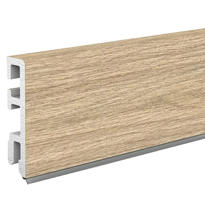 Döllken Sockelleiste Cubica 60 SK - 250 cm x 14 mm x 60 mm, Hartschaum, Eiche Fa.Tren - Ein detailliertes Bild einer Sockelleiste mit Holzoptik und integriertem Kabelführungssystem, ideal für moderne Innenräume.